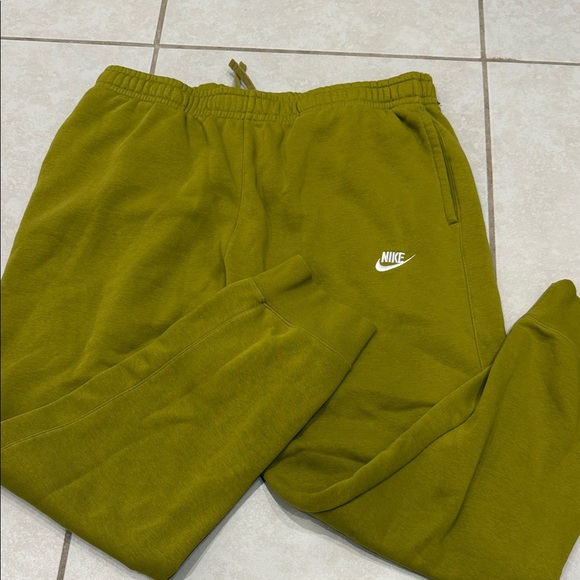 Nike Moss Green Joggers - Picture 1 of 2